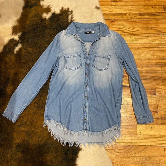 UO Frayed Denim Shirt - Picture 2 of 3